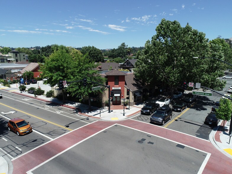 294-298 Railroad Ave, Danville, CA à louer - Photo du bâtiment - Image 3 de 5