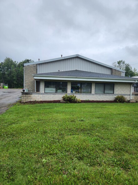 8240-8244 Embury Rd, Grand Blanc, MI à vendre - Photo du bâtiment - Image 1 de 4