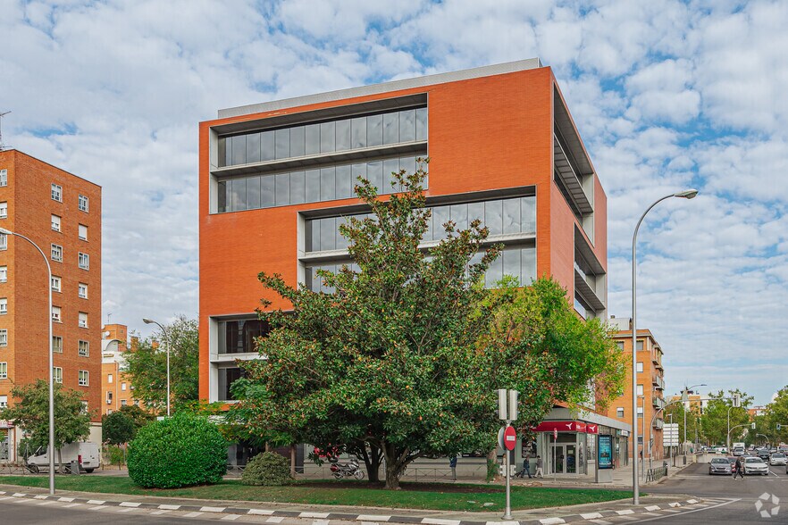 Avenida Águilas, 2B, Madrid, Madrid à louer - Photo du bâtiment - Image 2 de 4
