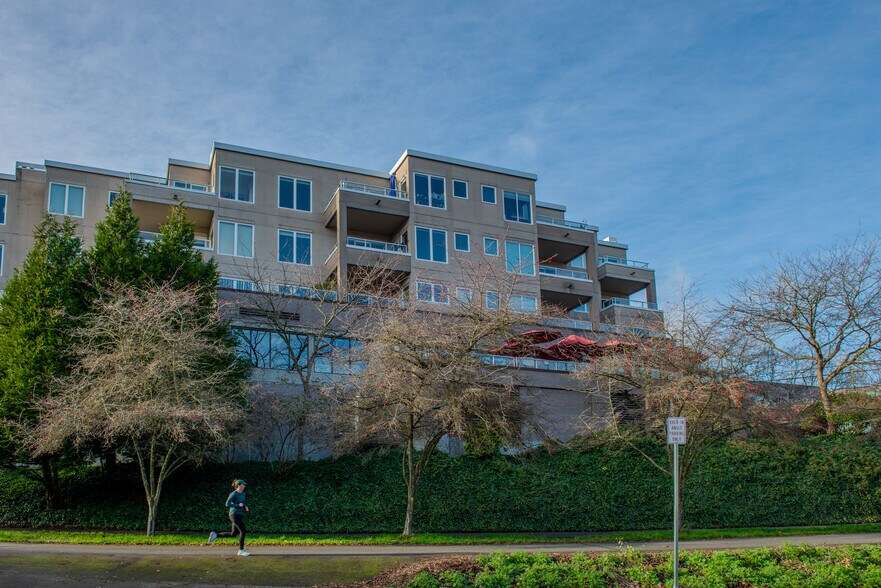 3300 Meridian Ave N, Seattle, WA à louer - Photo du bâtiment - Image 2 de 16