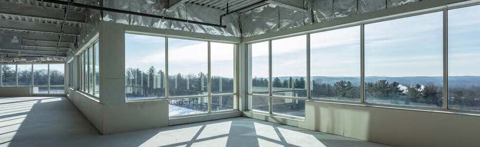 900 W Park Dr, Westborough, MA à vendre - Photo du bâtiment - Image 3 de 5