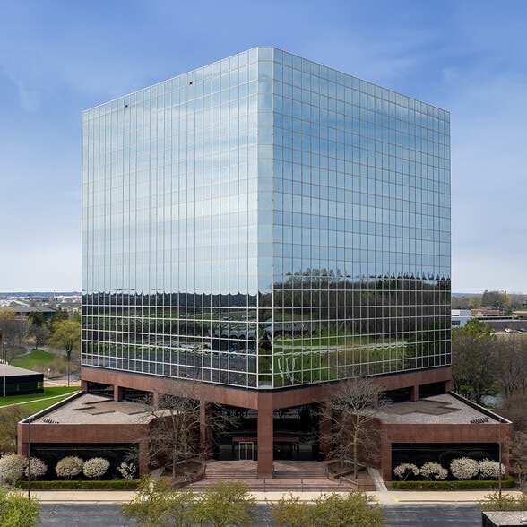 10850 W Park Pl, Milwaukee, WI for lease - Building Photo - Image 3 of 23