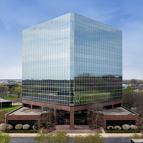 10850 W Park Pl, Milwaukee, WI à louer - Photo du bâtiment - Image 3 de 23