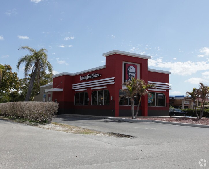 13160 N Cleveland Ave, North Fort Myers, FL for sale - Building Photo - Image 3 of 9