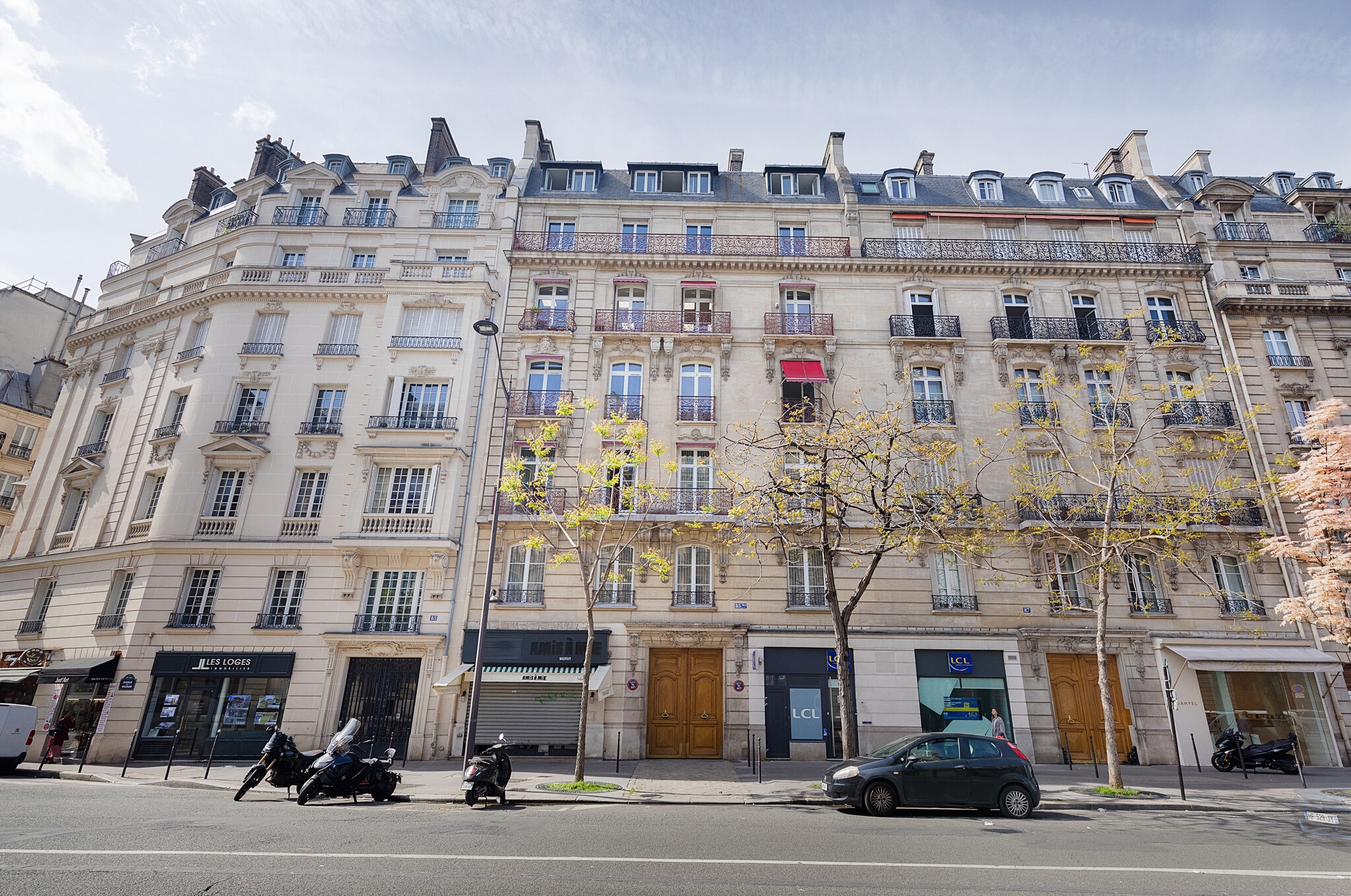 Avenue De Wagram, Paris for sale Primary Photo- Image 1 of 13