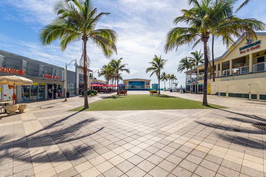 309-321 Johnson St, Hollywood, FL à louer - Photo du bâtiment - Image 3 de 6