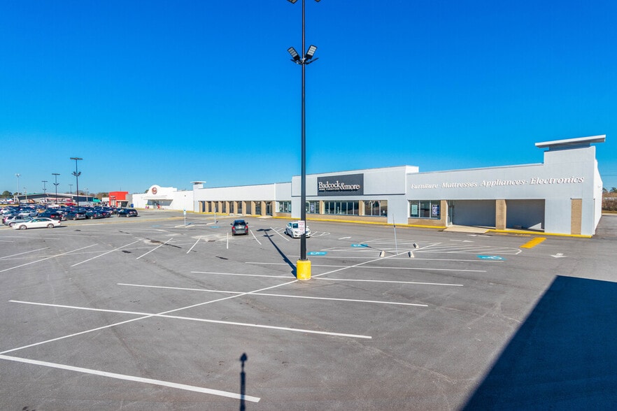 409 Southeast Blvd, Clinton, NC for lease - Building Photo - Image 2 of 4