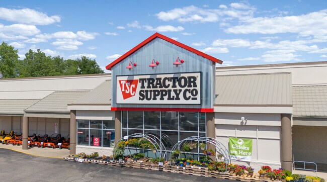 Plus de détails pour 2100-2202 N Park Rd, Connersville, IN - Bureau/Commerce de détail, Commerce de détail à louer