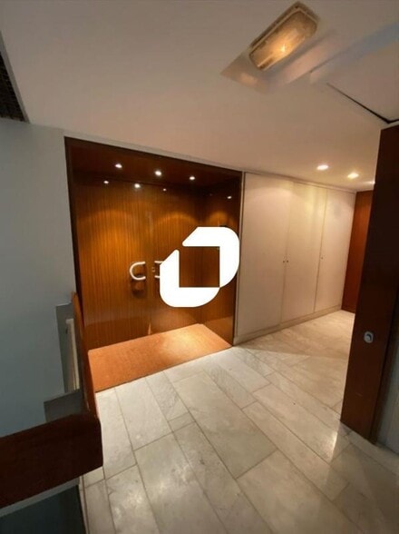 43 Boulevard De La Liberté, Lille for sale - Lobby - Image 3 of 7