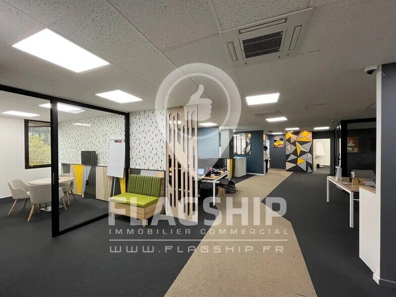 Office in Arcueil for lease - Interior Photo - Image 2 of 8