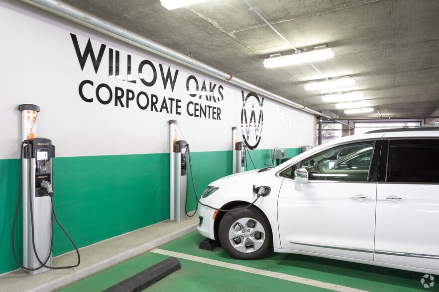 8280 Willow Oaks Corporate Dr, Fairfax, VA for lease - Building Photo - Image 1 of 12