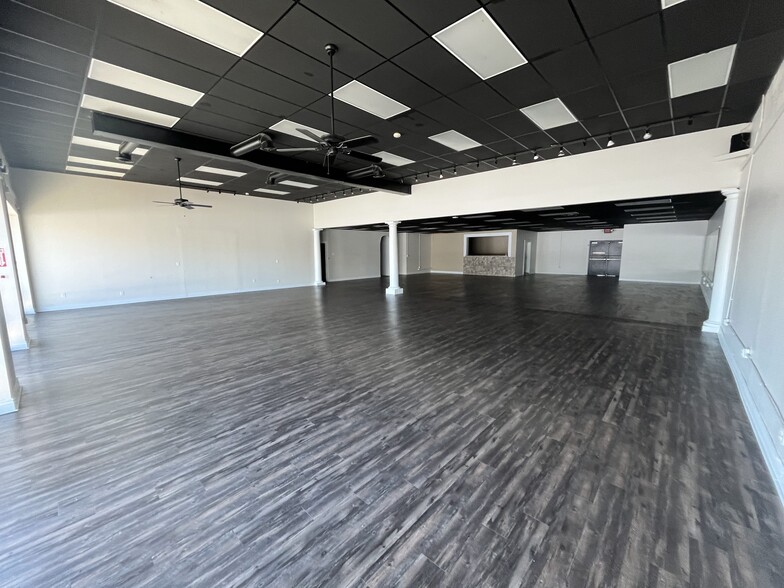 7216 N Keystone Ave, Indianapolis, IN for lease - Building Photo - Image 2 of 8