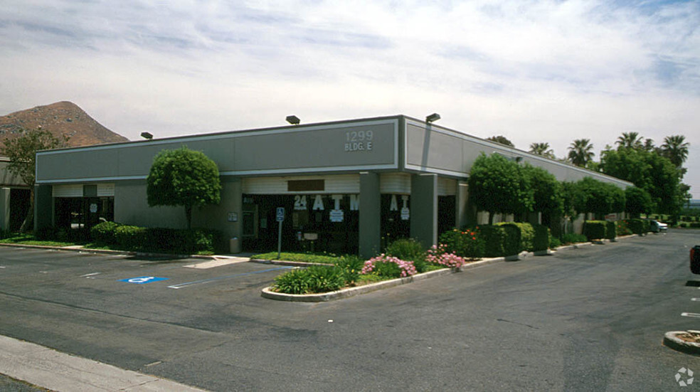 1285 Columbia Ave, Riverside, CA for lease - Building Photo - Image 2 of 5