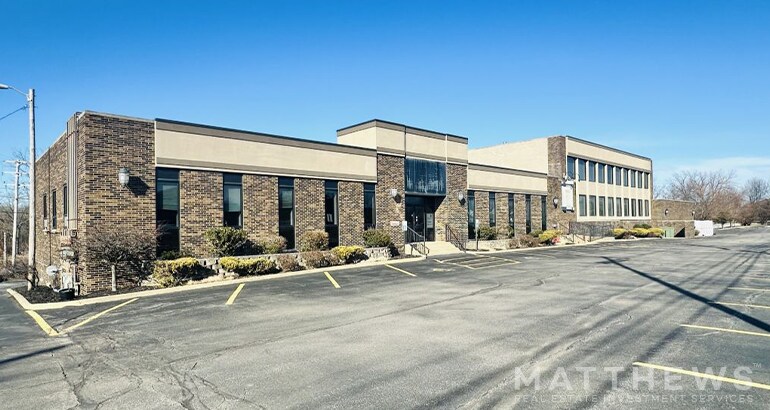 38879 Mentor Ave, Willoughby, OH à louer - Photo du bâtiment - Image 1 de 4