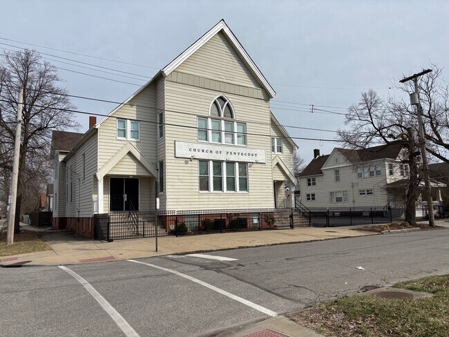 Plus de détails pour 2951 W 32nd St, Cleveland, OH - Spécialité à vendre