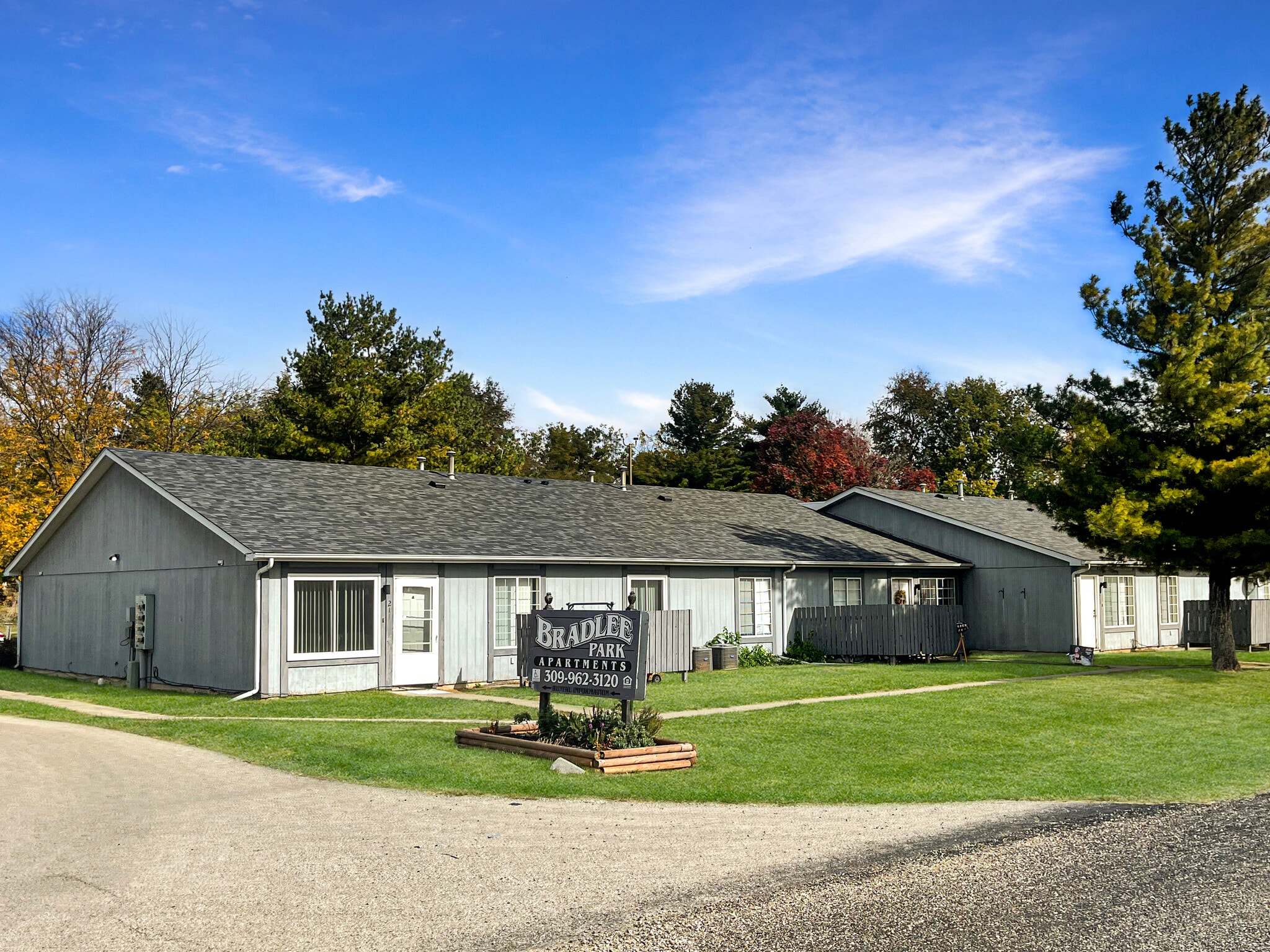 404 E Maple St, Le Roy, IL à vendre Photo du bâtiment- Image 1 de 30