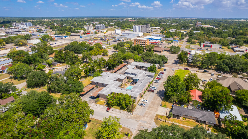 2200 Avenue L, Bay City, TX for sale - Building Photo - Image 2 of 15