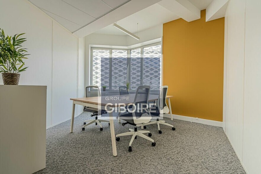 Office in Rennes for lease - Building Photo - Image 3 of 9