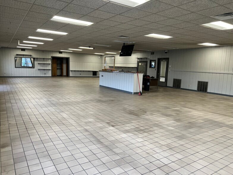 1650 N Green St, Henderson, KY à louer - Photo du bâtiment - Image 3 de 16