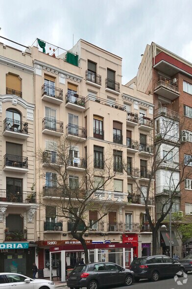 Calle de Santa Engracia, 109, Madrid, Madrid à louer - Photo du bâtiment - Image 2 de 2