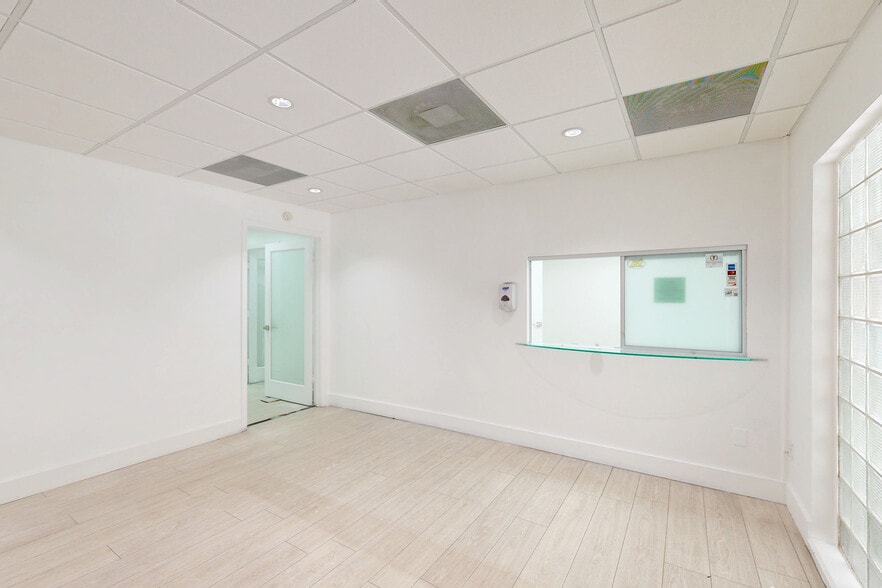 6330 Manor Ln, South Miami, FL for lease - Matterport 3D Scan - Image 2 of 7