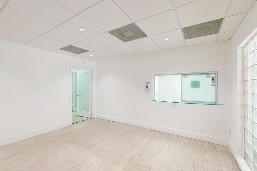 6330 Manor Ln, South Miami, FL à louer - Numérisation 3D de Matterport - Image 2 de 7