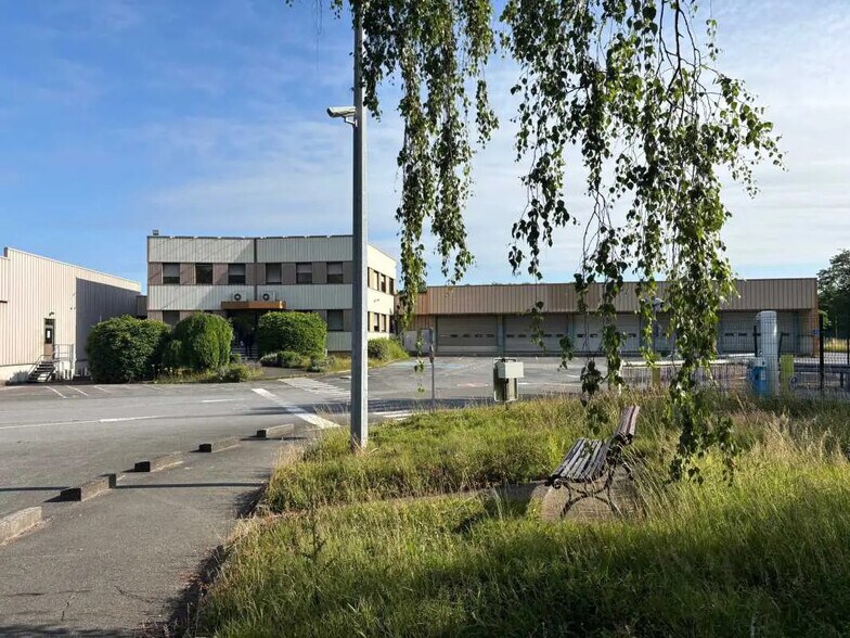 Office in Collégien for lease - Building Photo - Image 2 of 20