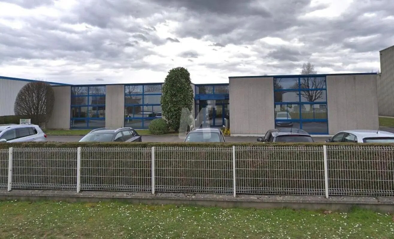 Office in Saint-Pierre-du-Perray for lease Building Photo- Image 1 of 12