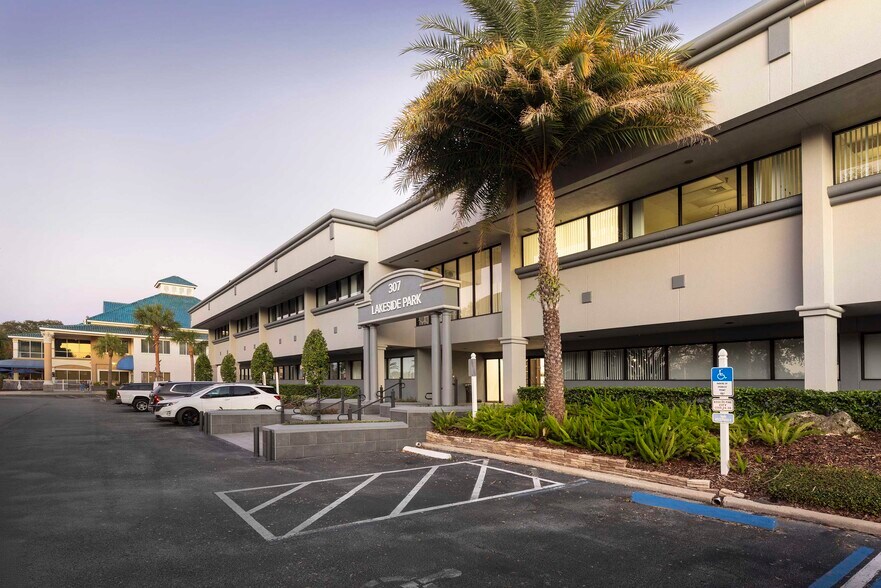 307 Cranes Roost Blvd, Altamonte Springs, FL à louer - Photo du bâtiment - Image 2 de 5