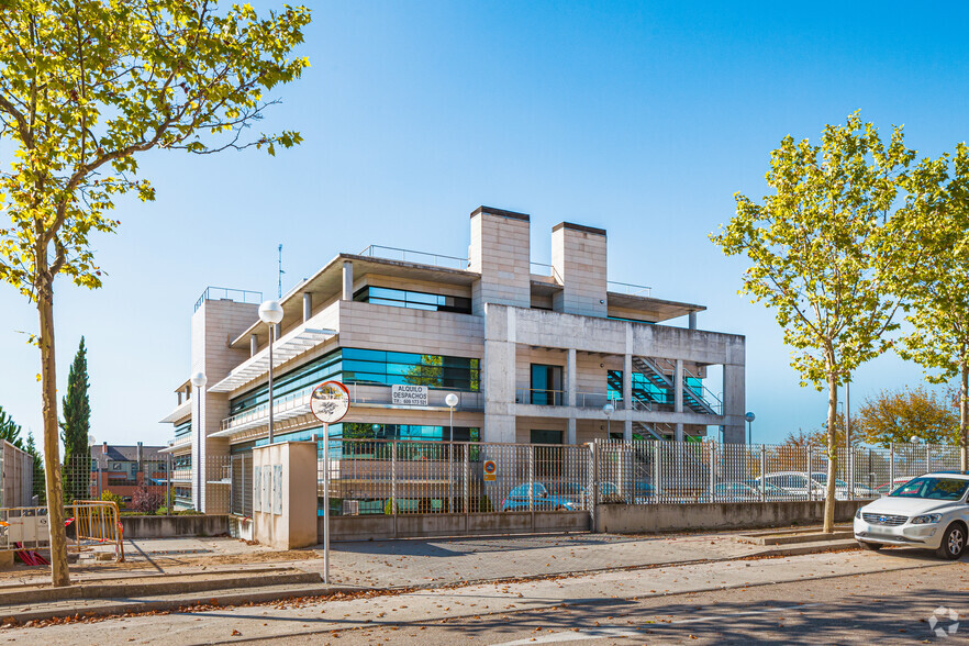 Calle Adolfo Pérez Esquivel, 3, Las Rozas de Madrid, Madrid à vendre - Photo du bâtiment - Image 2 de 3