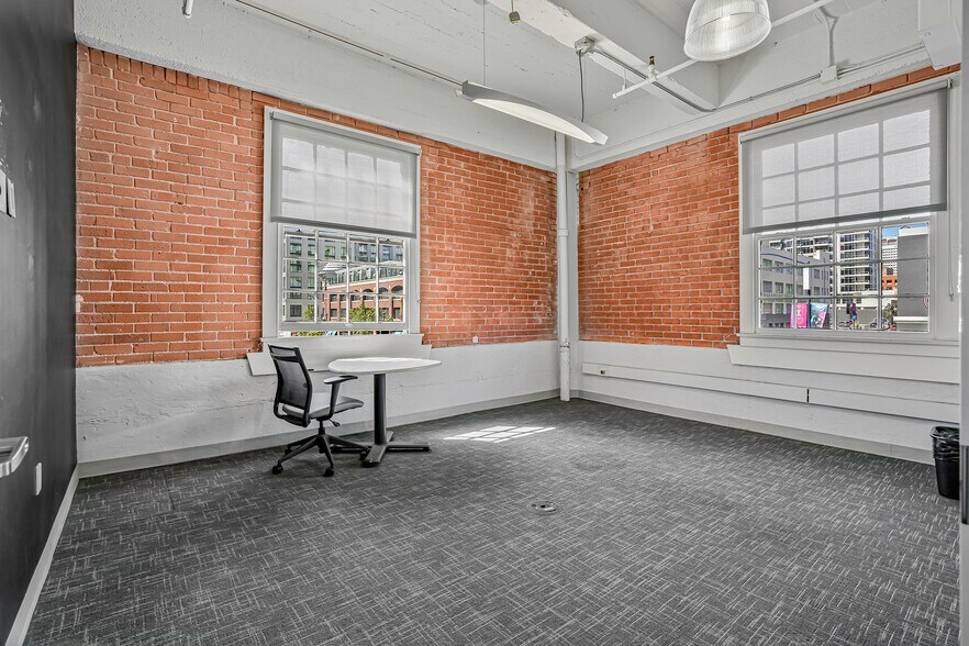 715 J St, San Diego, CA à louer - Photo du bâtiment - Image 3 de 9