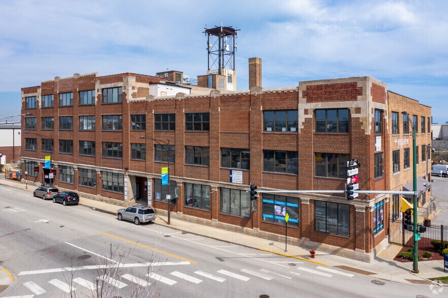 2211 N Elston Ave, Chicago, IL à louer - Photo du bâtiment - Image 2 de 3