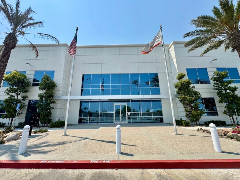 7498 Colchester Ct, San Diego, CA à louer - Photo du bâtiment - Image 2 de 17