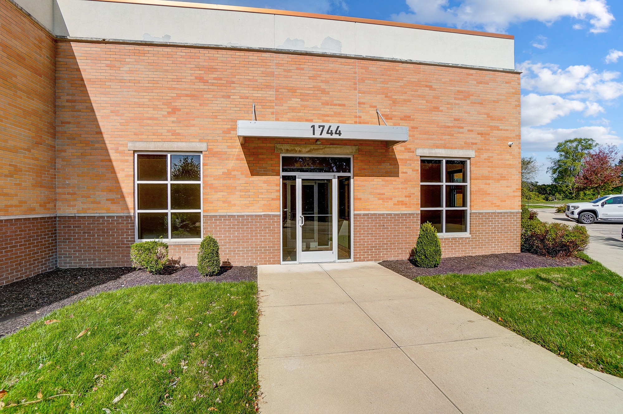 1740 Thomas Paine Pky, Dayton, OH for lease Building Photo- Image 1 of 40