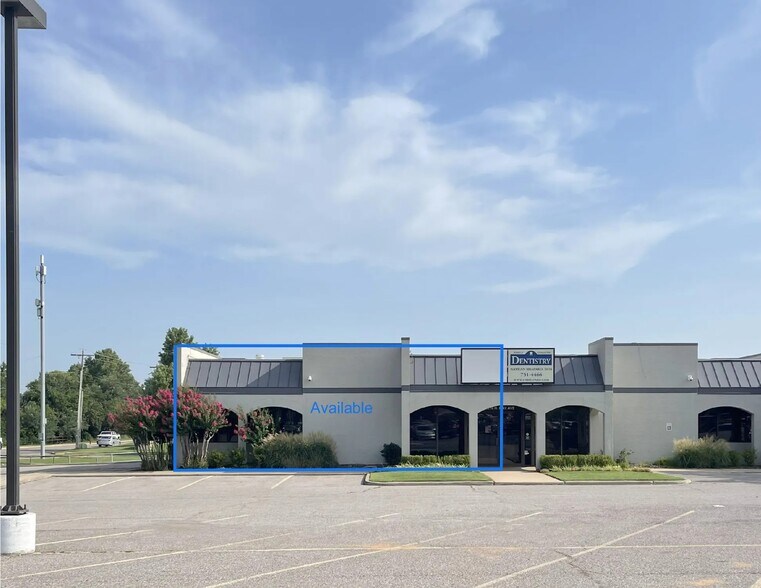 12516 N May Ave, Oklahoma City, OK à louer - Photo du bâtiment - Image 2 de 22