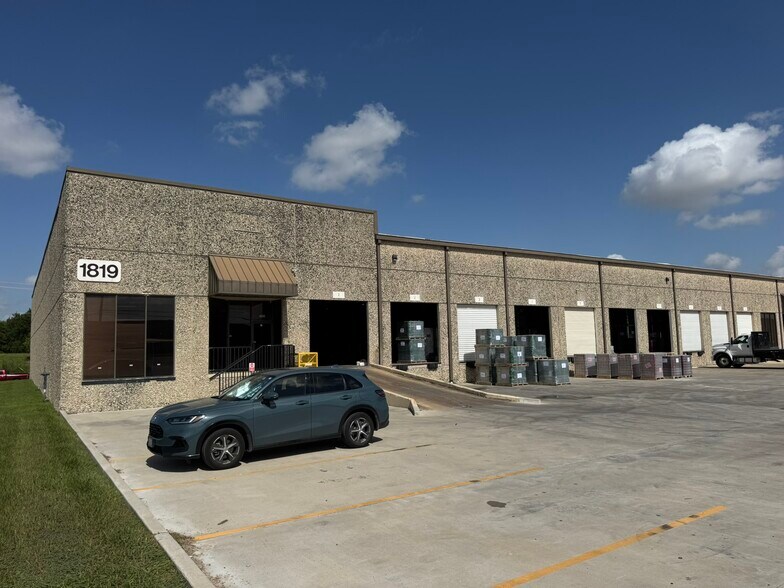 1819 Turning Basin Dr, Houston, TX à louer - Photo du bâtiment - Image 1 de 6