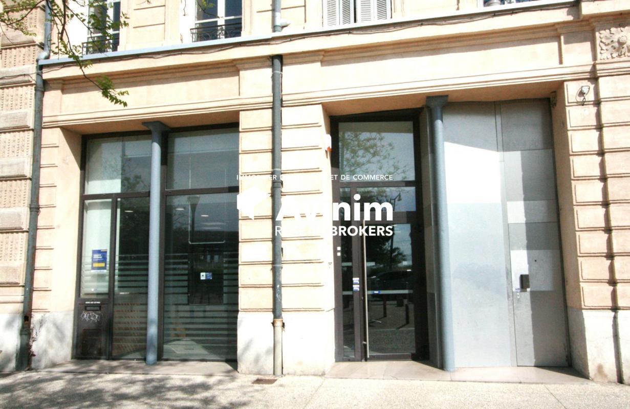 Flex in Marseille for sale Building Photo- Image 1 of 11