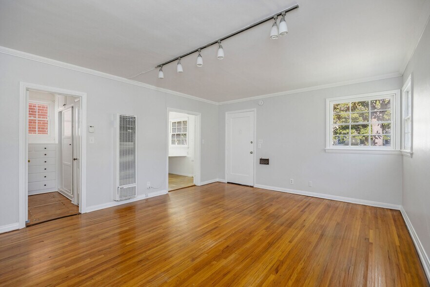 10370-10372 1/2 Ashton Ave, Los Angeles, CA à vendre - Photo du bâtiment - Image 3 de 17