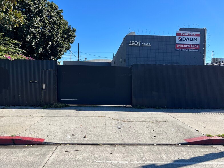 3904 S Broadway, Los Angeles, CA à louer - Photo du bâtiment - Image 2 de 9