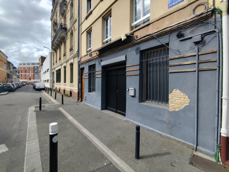 Retail in Le Havre for lease Building Photo- Image 1 of 5
