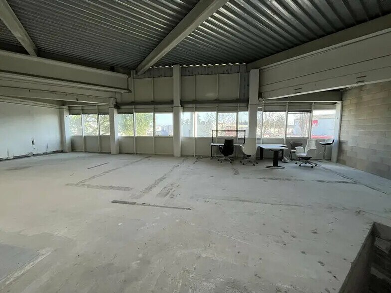 Flex in Fontenay-Trésigny for sale - Interior Photo - Image 1 of 2