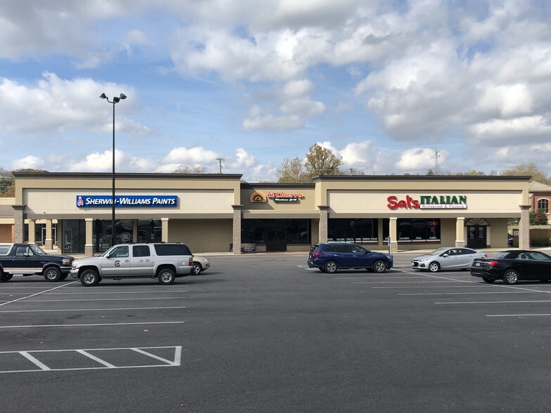 719-725 W Main St, Radford, VA à louer - Photo du bâtiment - Image 1 de 10