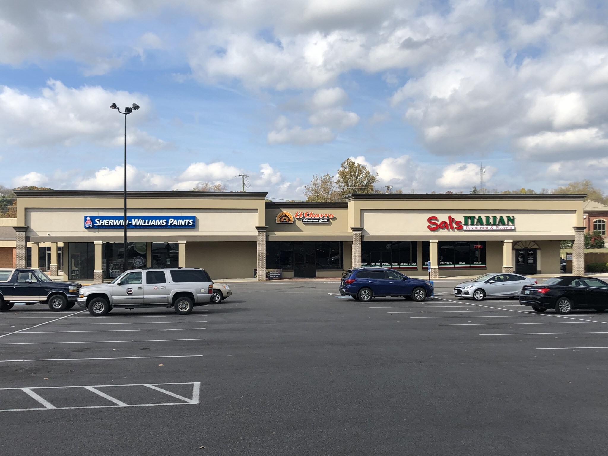 719-725 W Main St, Radford, VA à louer Photo du bâtiment- Image 1 de 11