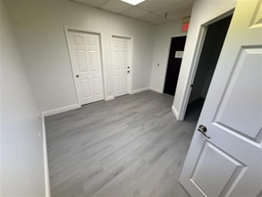 2290 10th Ave N, Lake Worth, FL à louer Photo intérieure- Image 1 de 7