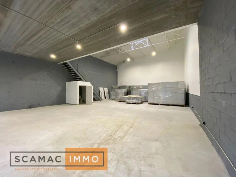 Industriel dans Vaux-le-Pénil à louer - Photo intérieure - Image 2 de 6