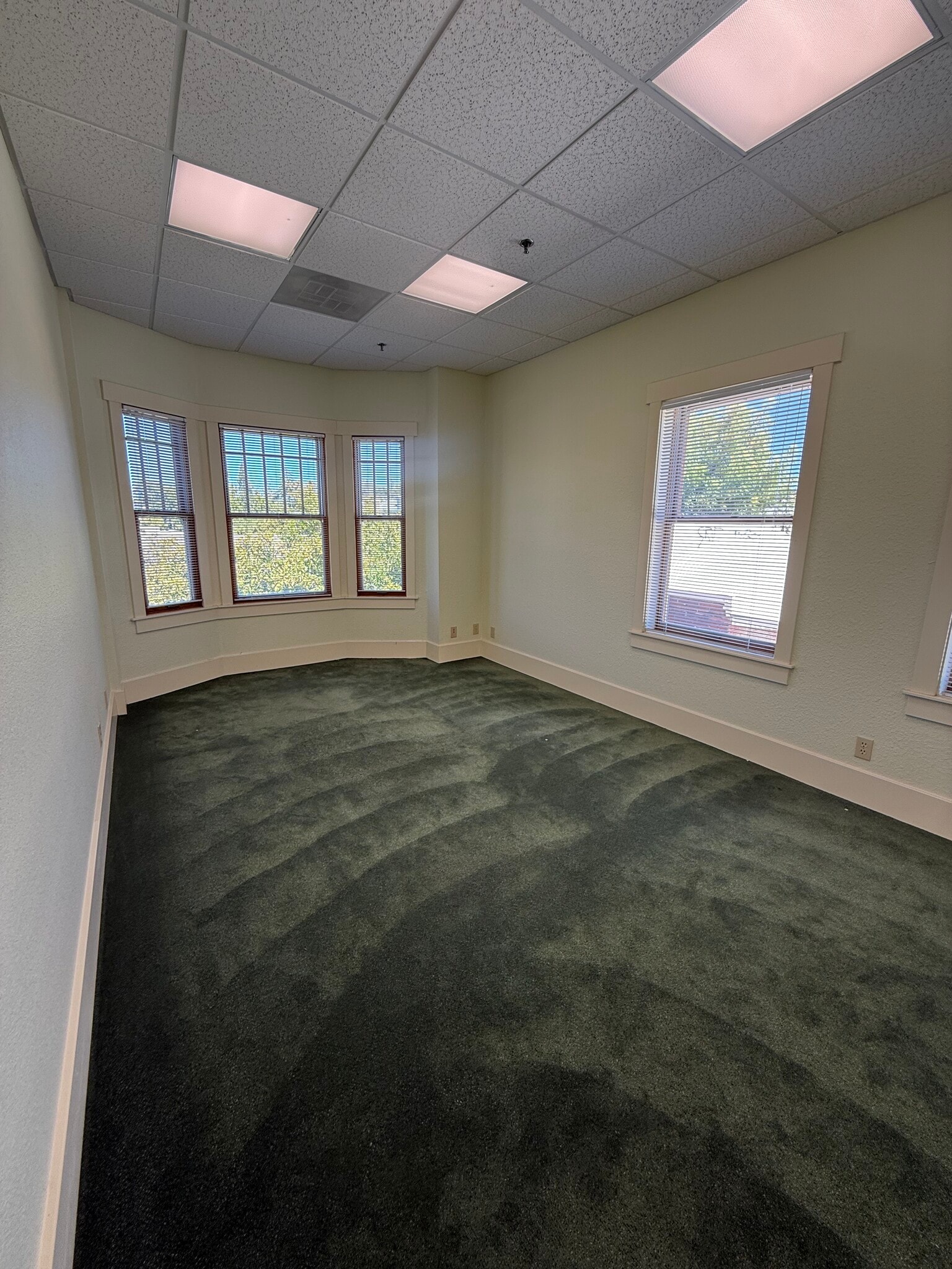 853 Lincoln Way, Auburn, CA for lease Interior Photo- Image 1 of 4