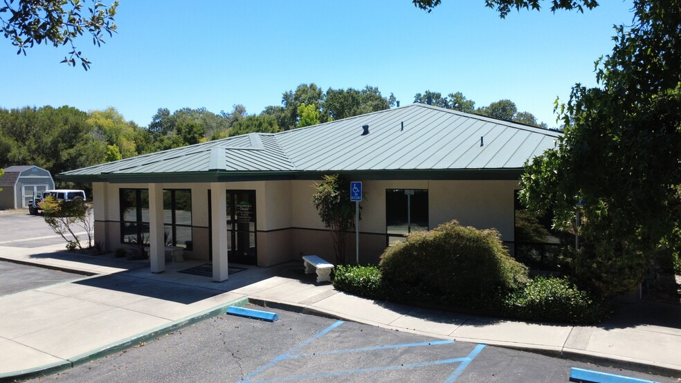 7405 Morro Rd, Atascadero, CA à louer - Photo principale - Image 1 de 7
