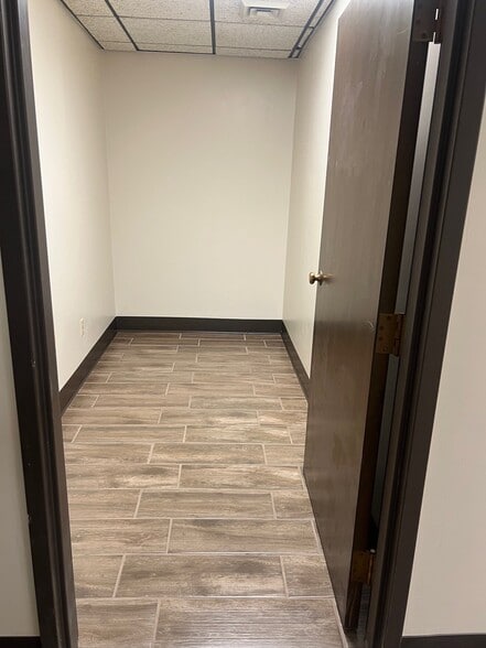 100 N St Joseph Ave, Evansville, IN for lease - Interior Photo - Image 3 of 12