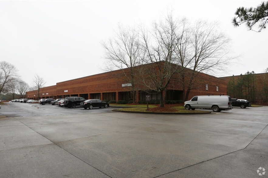 2010 Cobb International Blvd, Kennesaw, GA for lease - Primary Photo - Image 1 of 5