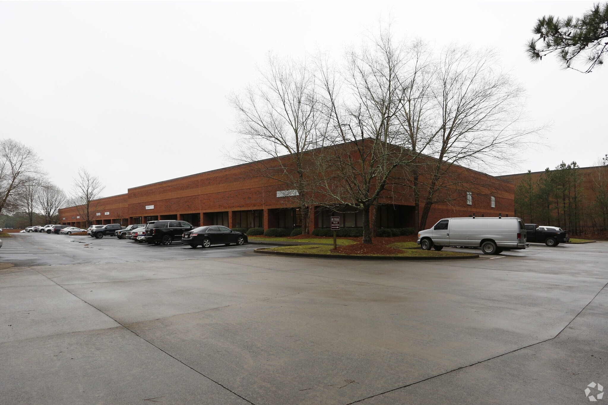 2010 Cobb International Blvd, Kennesaw, GA for lease Primary Photo- Image 1 of 6